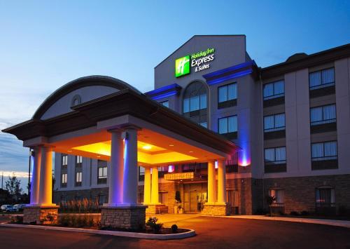 Holiday Inn Express and Suites (Ottawa Airport)